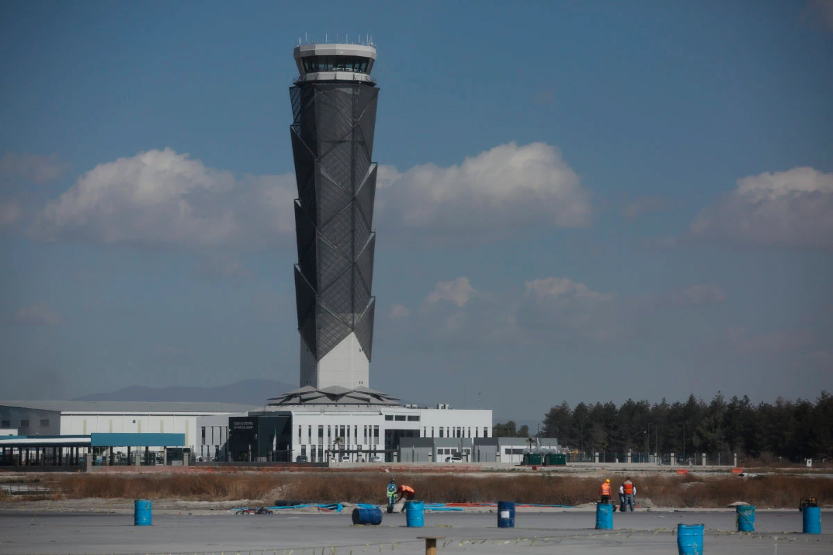 Jetliner aborts landing in Mexico to avoid another plane