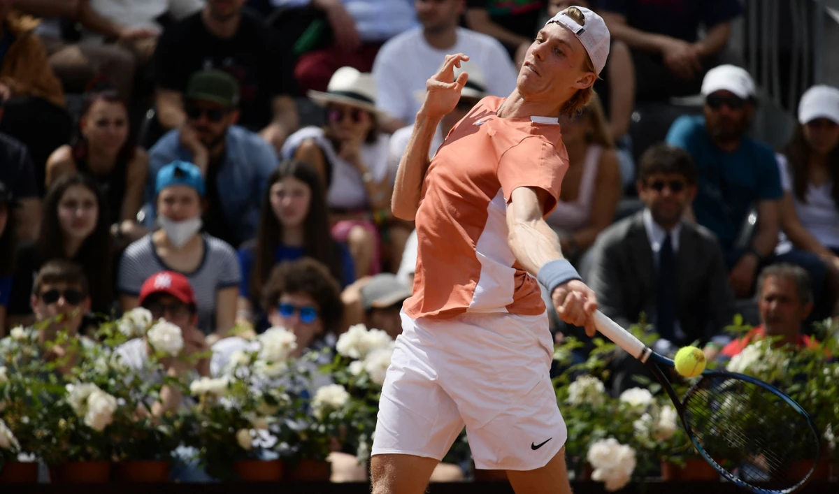 Shapovalov overcomes code violation for win at Italian Open