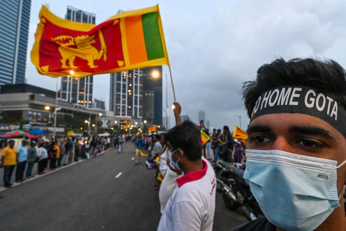 Sri Lanka economy will ‘collapse’ if no new govt in 2 days: central bank