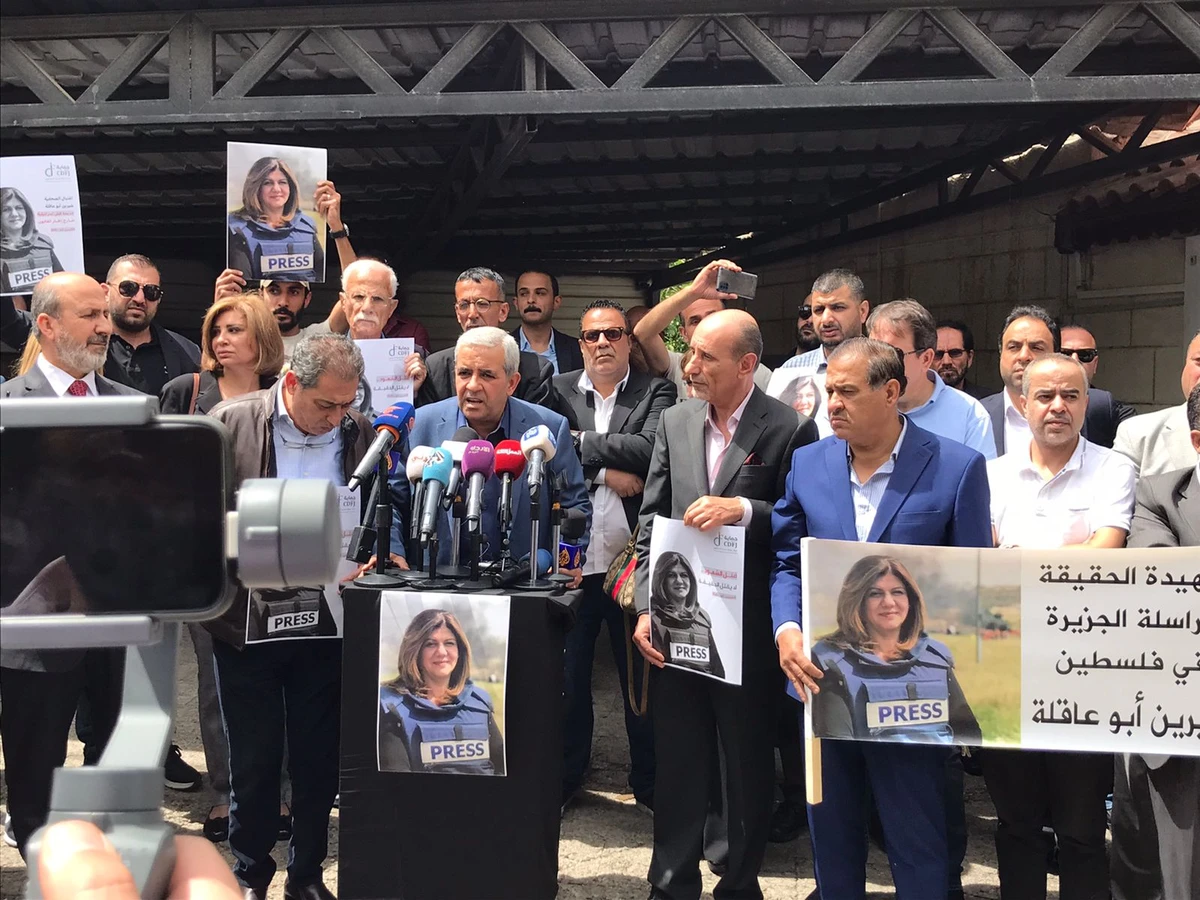 Journalists protest the “assassination” of Shireen Abu Akleh, a journalist with Al Jazeera, who was killed in the West Bank town of Jenin, May 11, 2022. (AN Photo)