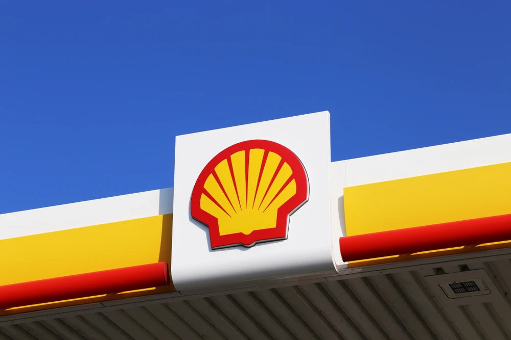 The deal includes 411 retail stations, mainly located in the Central and Northwestern regions of Russia, and the Torzhok lubricants blending plant.