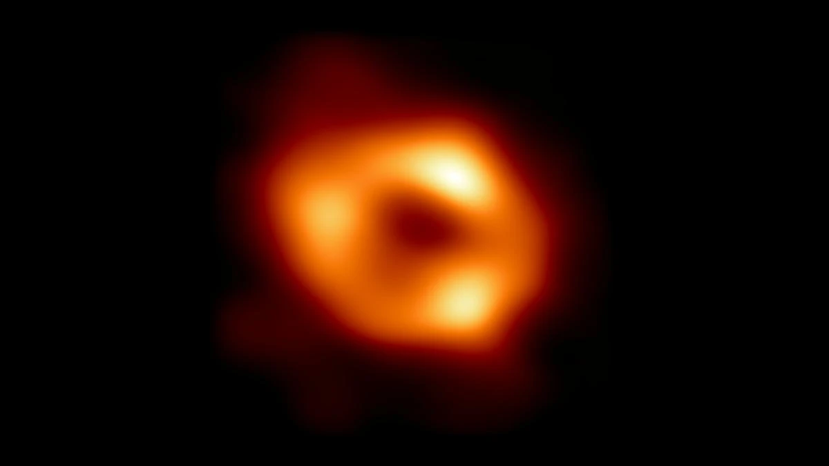 Astronomers capture 1st image of Milky Way’s huge black hole