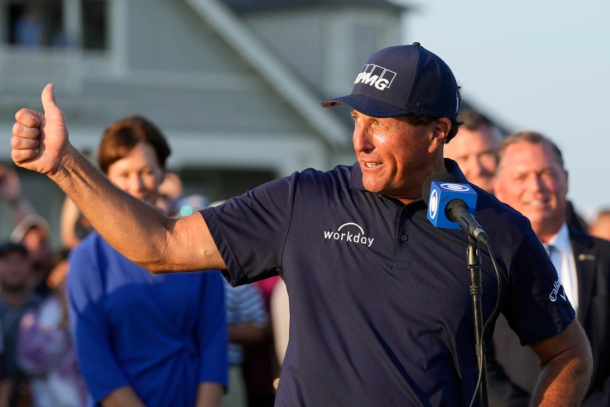 Reigning champion Mickelson withdraws from PGA Championship