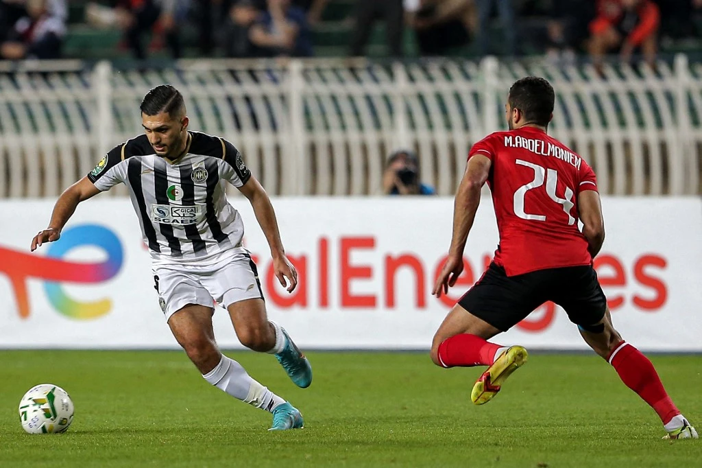 Setif's forward Abdelmoumene Djabou (L) controls the ball during the CAF Champions League Semi-Final between Algeria's ES Setif and Egypt's al-Ahly at the 5 July stadium in the Algiers suburb of Ben Aknoun on May 14, 2022. (AFP)