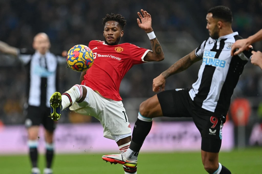 Manchester United's Brazilian midfielder Fred (L) vies with Newcastle United's English striker Callum Wilson (R) during the English Premier League football match between Newcastle United and Manchester United. (File/AFP)