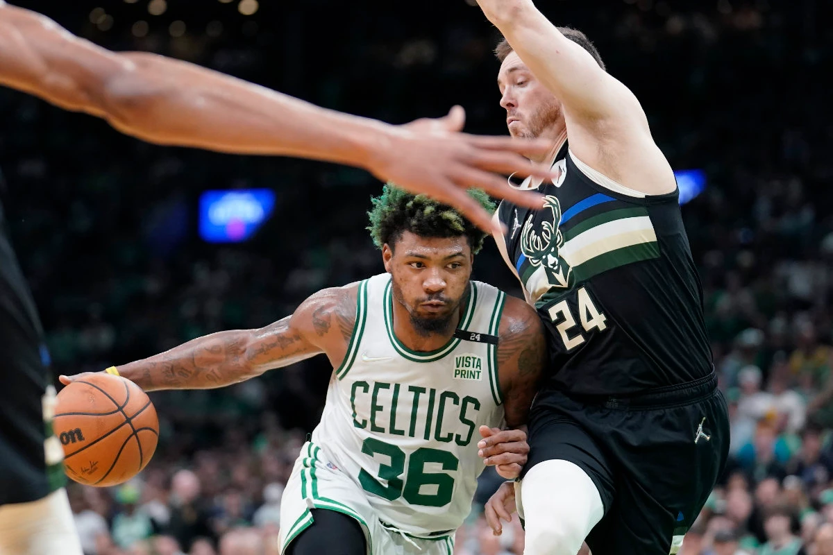 Boston Celtics forward Jayson Tatum drives toward the basket past Milwaukee Bucks guard Pat Connaughton and forward Giannis Antetokounmpo on May 15, 2022, in Boston. (AP)