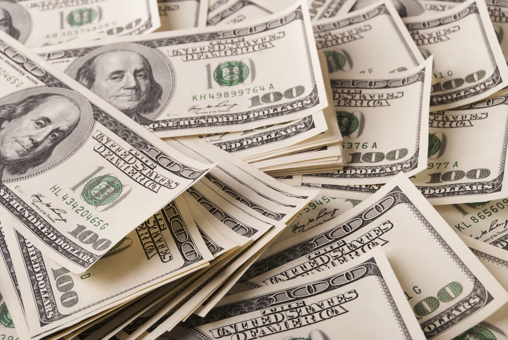 Dollar perched at 2-decade high on weak China data