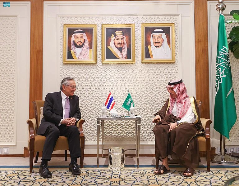 Saudi Arabia’s Foreign Minister Prince Faisal bin Farhan speaks to Thai Deputy Prime Minister and Foreign Minister Don Pramudwinai in Riyadh. (SPA)