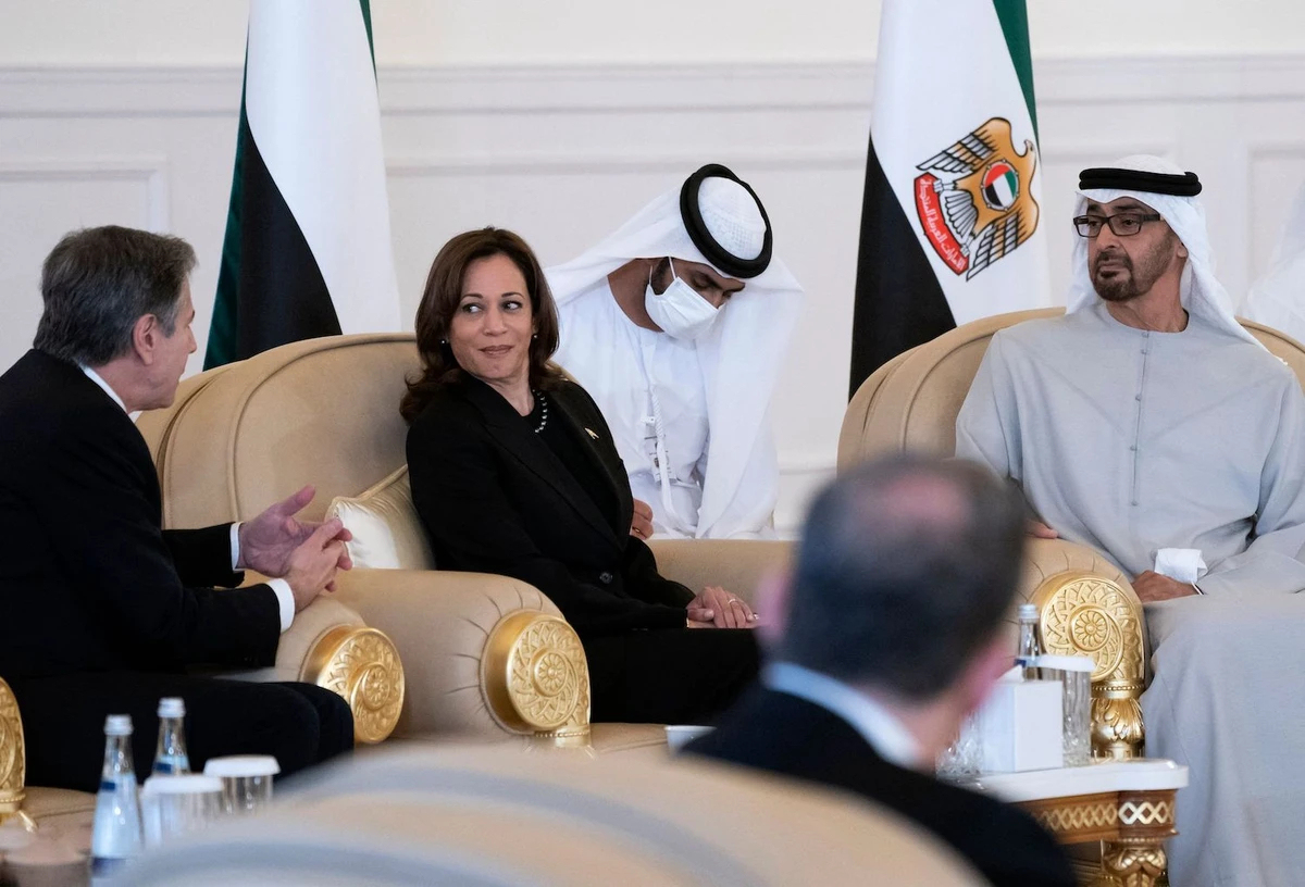 US Vice President Kamala Harris and Secretary of State Antony Blinken offer condolences to Sheikh Mohamed bin Zayed Al-Nahyan at Mishrif Palace in Abu Dhabi. (AFP)