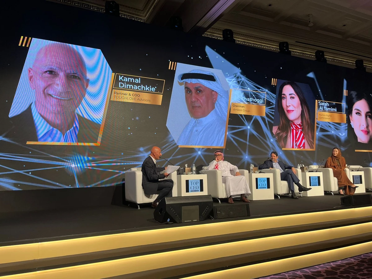 Amr Khashoggi, chairman of Amkest Group, speaking on stage at the forum (AN)