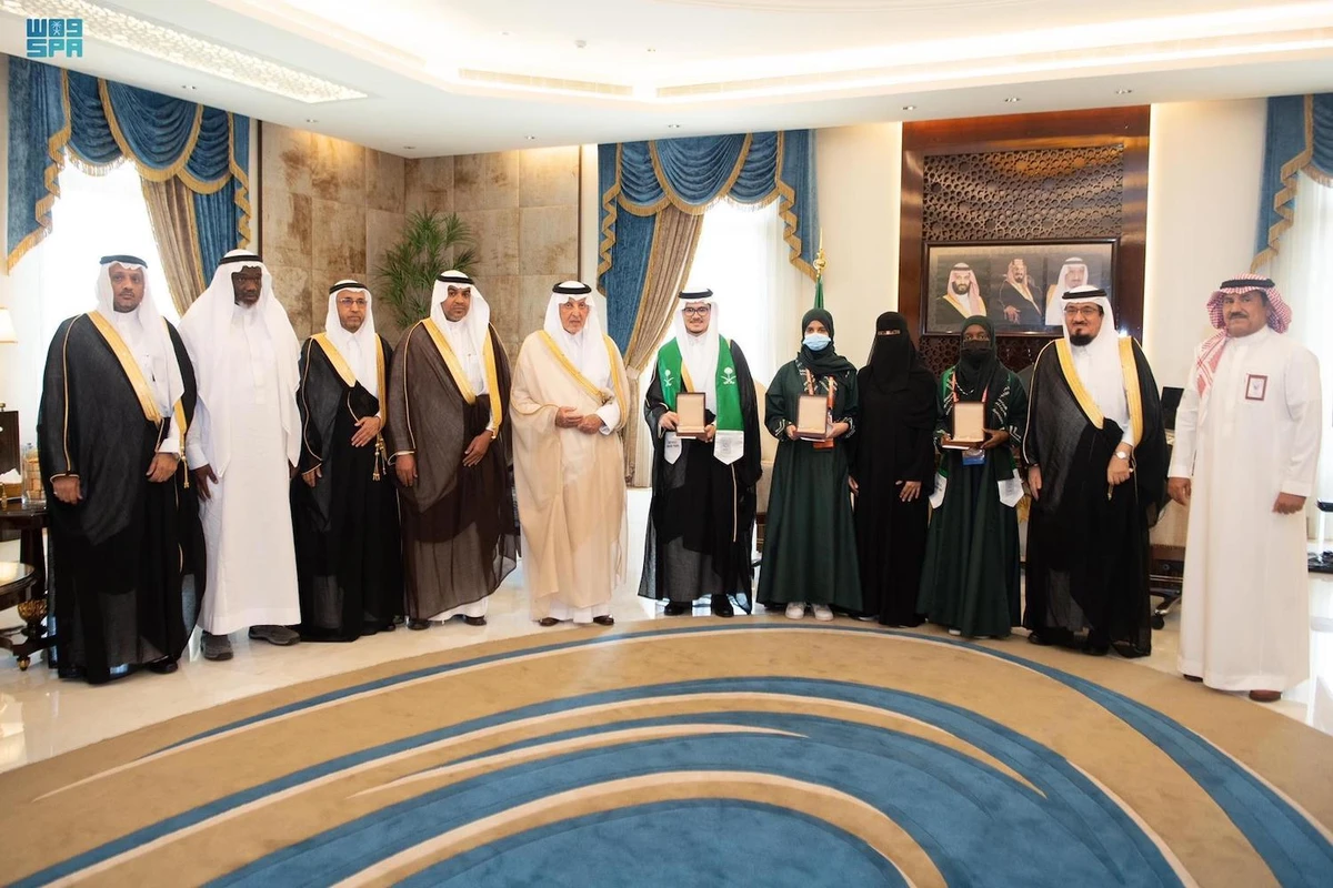 Makkah Governor awards ISEF 2022 winning students