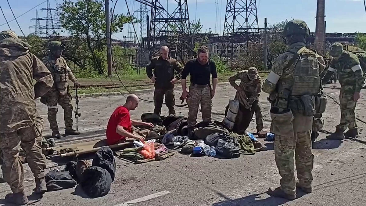 Battle for Mariupol draws toward close after surrender