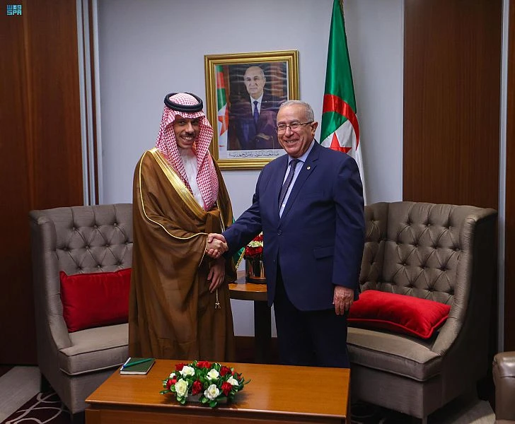 Saudi foreign minister meets Algerian counterpart during official visit