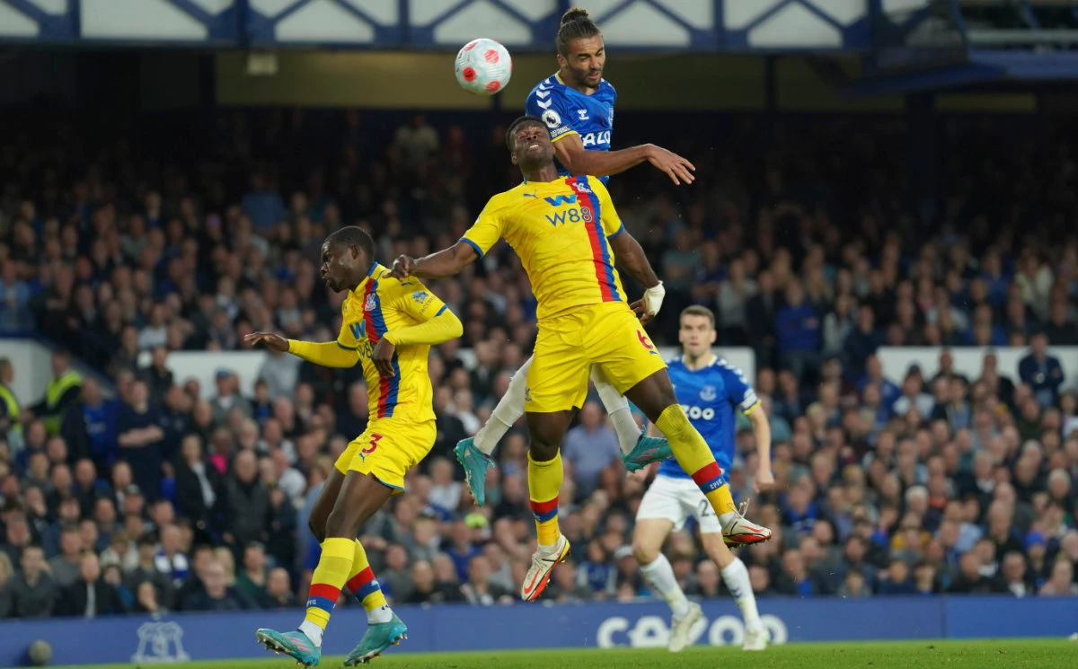 Everton's Dominic Calvert-Lewin, top, and Crystal Palace's Marc Guehi in action during the Premier League soccer match between Everton and Crystal Palace at Goodison Park in Liverpool, England on Thursday. (AP)