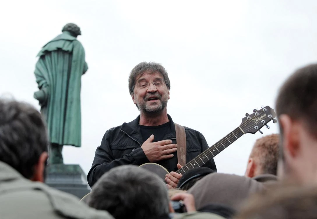 Soviet rock legend and outspoken Kremlin critic Yuri Shevchuk has been charged with “discrediting” the Russian army after speaking out against Russia’s military campaign in Ukraine during a concert. (AFP)