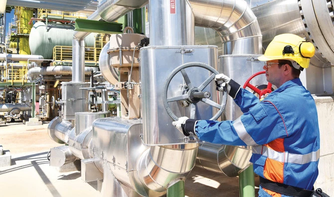 Oil dips as recession worries outweigh rising demand forecast