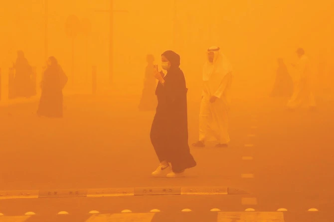 Weather forecasters warn of more sandstorms coming as dust shrouds Riyadh again