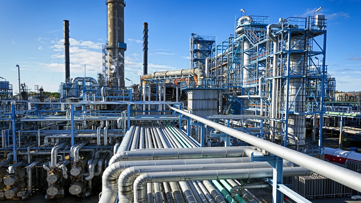 The output volume surged to 2.83 million barrels per day in March 2022 from 2.43 million bpd in the same month a year earlier, an increase of 403,000 barrels per day. Total output by refineries also grew 2.8 percent from the previous month.