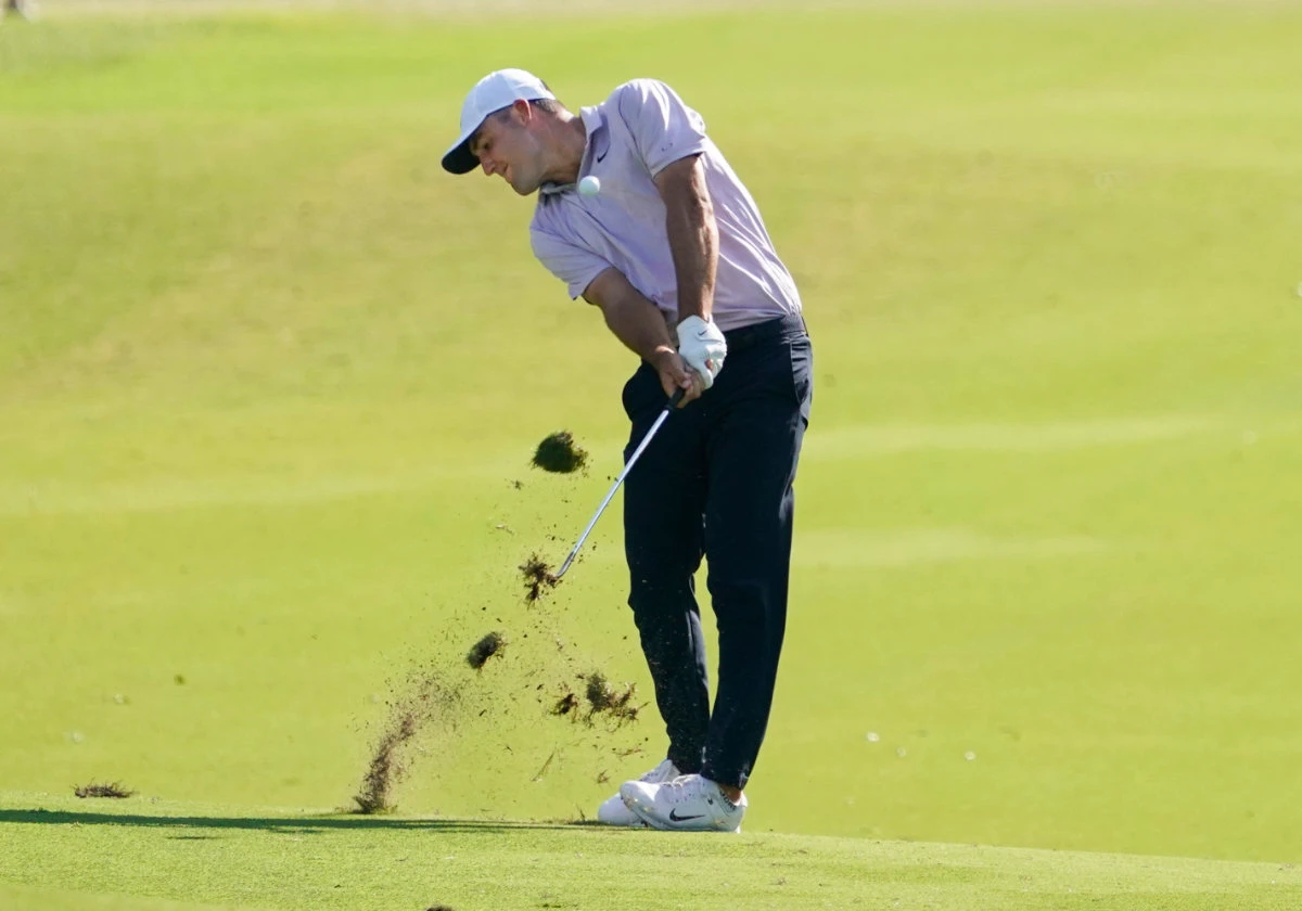 Scottie Scheffler plays a shot from the 18th fairway during the 3rd round of the Charles Schwab Challenge golf tournament. (USA TODAY Sports)