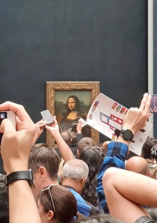 Man arrested after smearing Mona Lisa with cake at Louvre