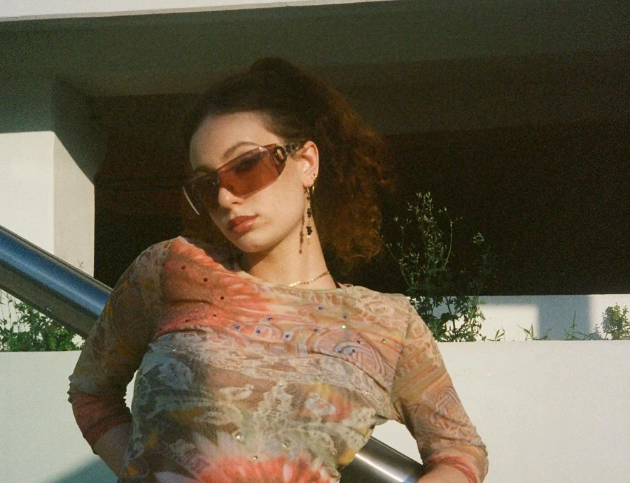 21-year-old singer Marcelina released a new music video. Instagram