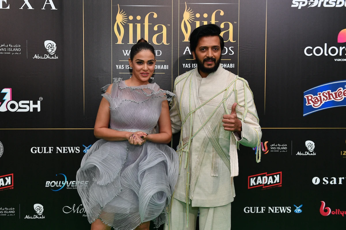 Bollywood actor Ritesh Deshmukh (R) and actress Genelia D'Souza arrive for the green carpet ahead of 22nd edition of the International Indian Film Academy (IIFA) Awards in Abu Dhabi on June 3, 2022. (AFP)