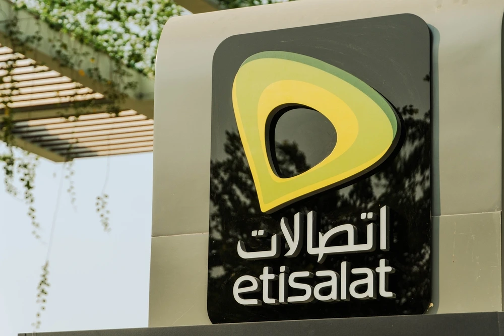 Etisalat and Telecom Egypt sign agreements worth $912.5m