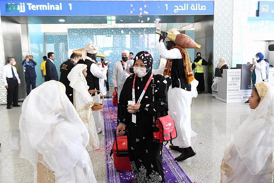 Hajj pilgrims arriving on Saudia flights are greeted as they enter the Kingdom. (SPA)