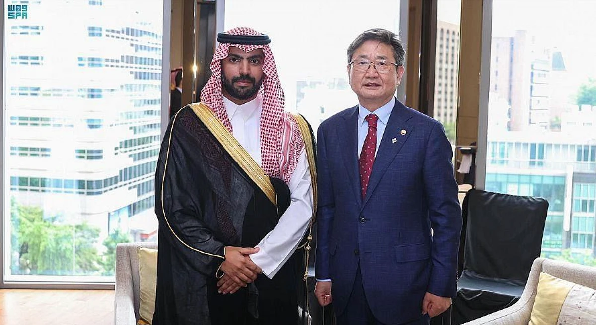 Minister of Culture Prince Badr bin Abdullah bin Farhan and South Korea’s Minister of Culture, Sports and Tourism Park Bo-gyoon meet on Wednesday. (SPA)