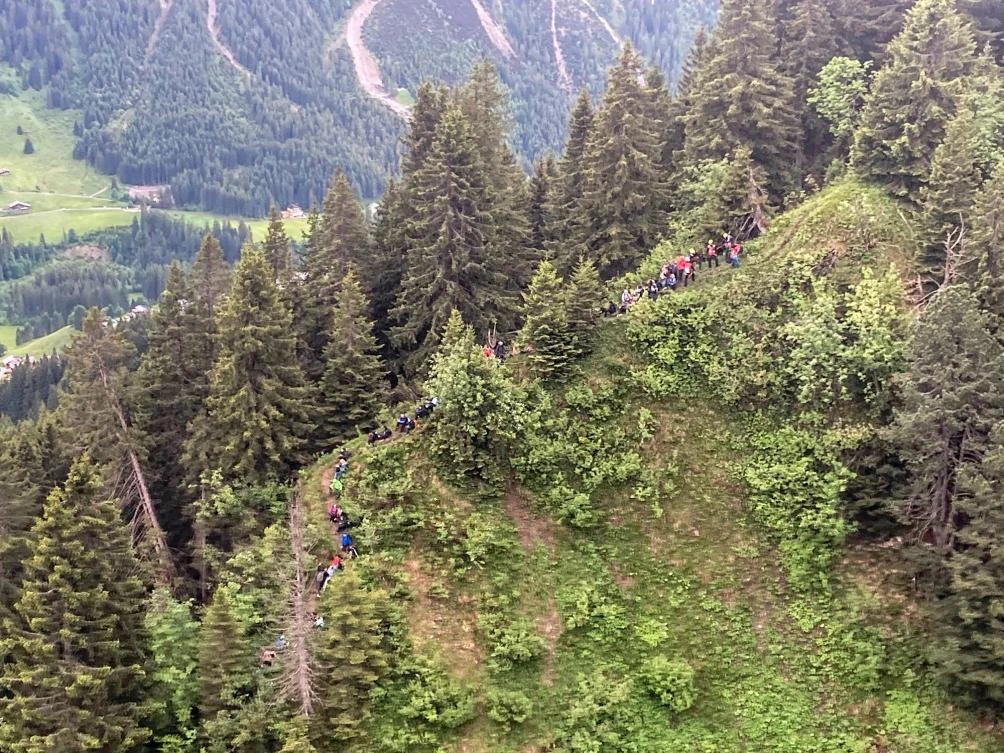 100 school children rescued while hiking in Austrian Alps