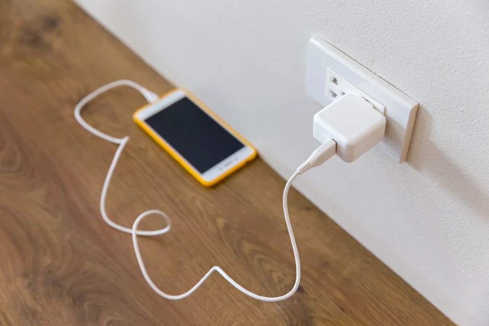 The provisional EU agreement, which was announced on Tuesday, will enforce a USB-C on all new portable electronic devices. (Shutterstock images)
