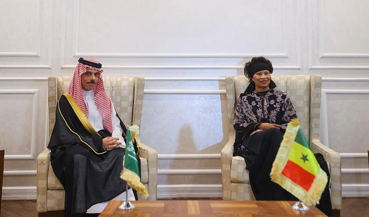 Aïssata Tall Sall, who received her Saudi counterpart, Prince Faisal bin Farhan, in Dakar, said the two nations’ coordination in a number of fields was elevating. (SPA)