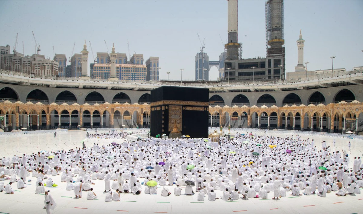 A total of 297,444 applications have been registered in the electronic draw for citizens and residents inside the Kingdom for the 2022 Hajj season. (@ReasahAlharmain)