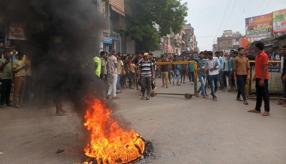 Violent protests break out in India over new army recruitment scheme