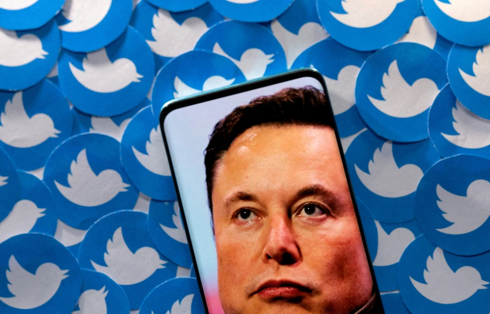 Musk offers billion-user vision but few details to Twitter staff