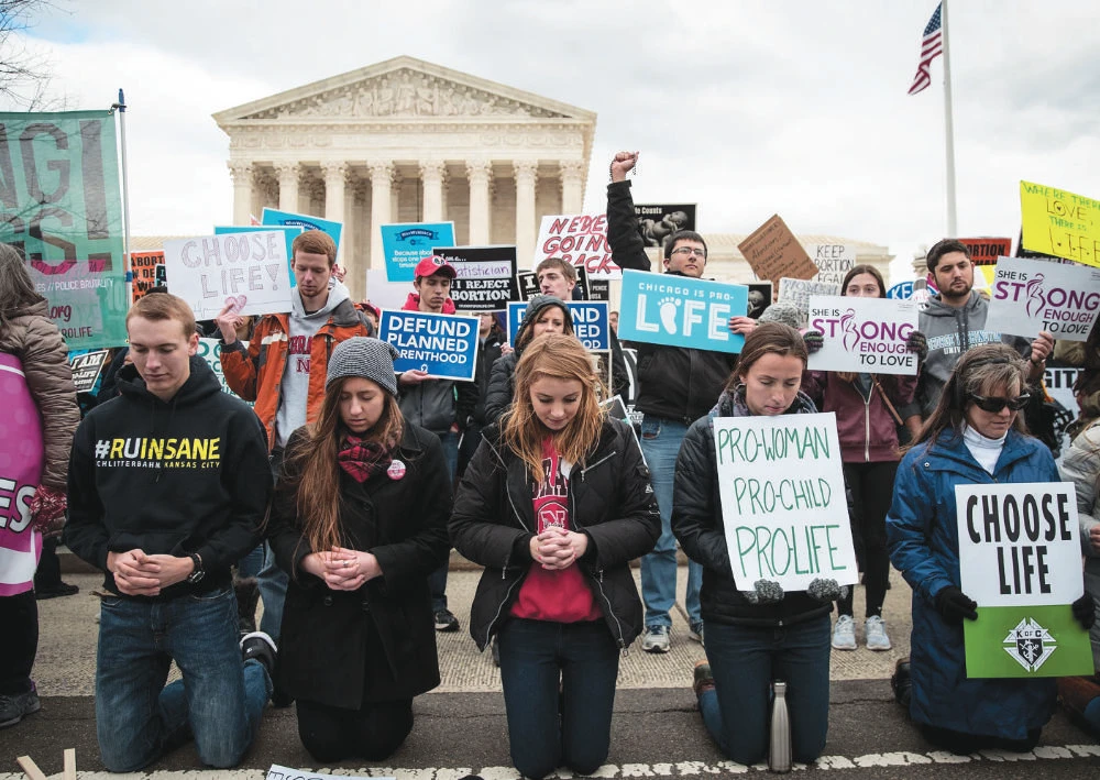 Anti-abortion advocates pray outside the US Supreme Court. (Social media)