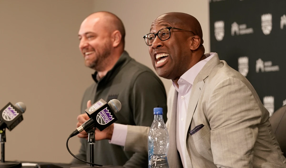 Brown introduced as Sacramento Kings coach after helping Warriors win