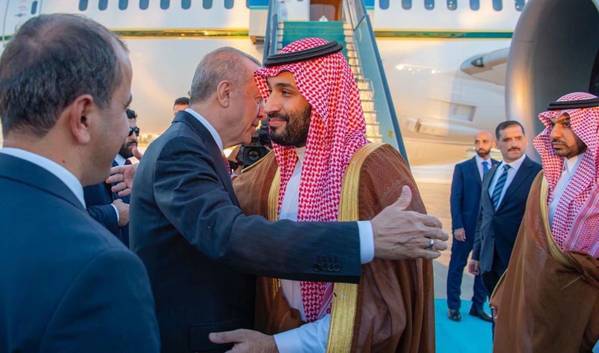 Saudi Crown Prince Mohammed bin Salman bids Turkish President Recep Tayyip Erdogan farewell as he leaves Turkey on Wednesday. (SPA)