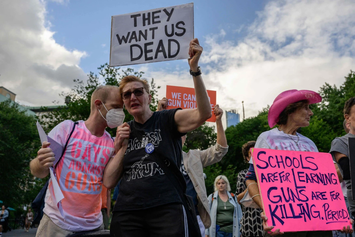 Supreme Court says Americans have right to carry guns in public
