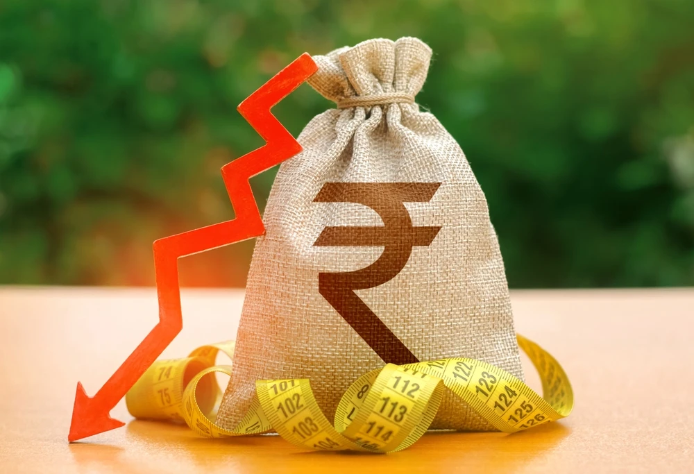 India In-Focus — Rupee hits record low; Shares fall; UltraTech Cement paying for Russian coal in Chinese yuan