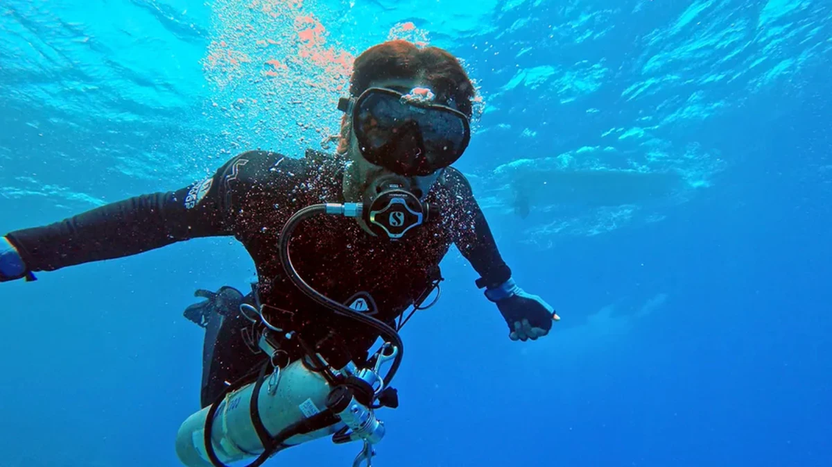 Faisal Al-Mosawi defies the odds by becoming the world's fastest diver