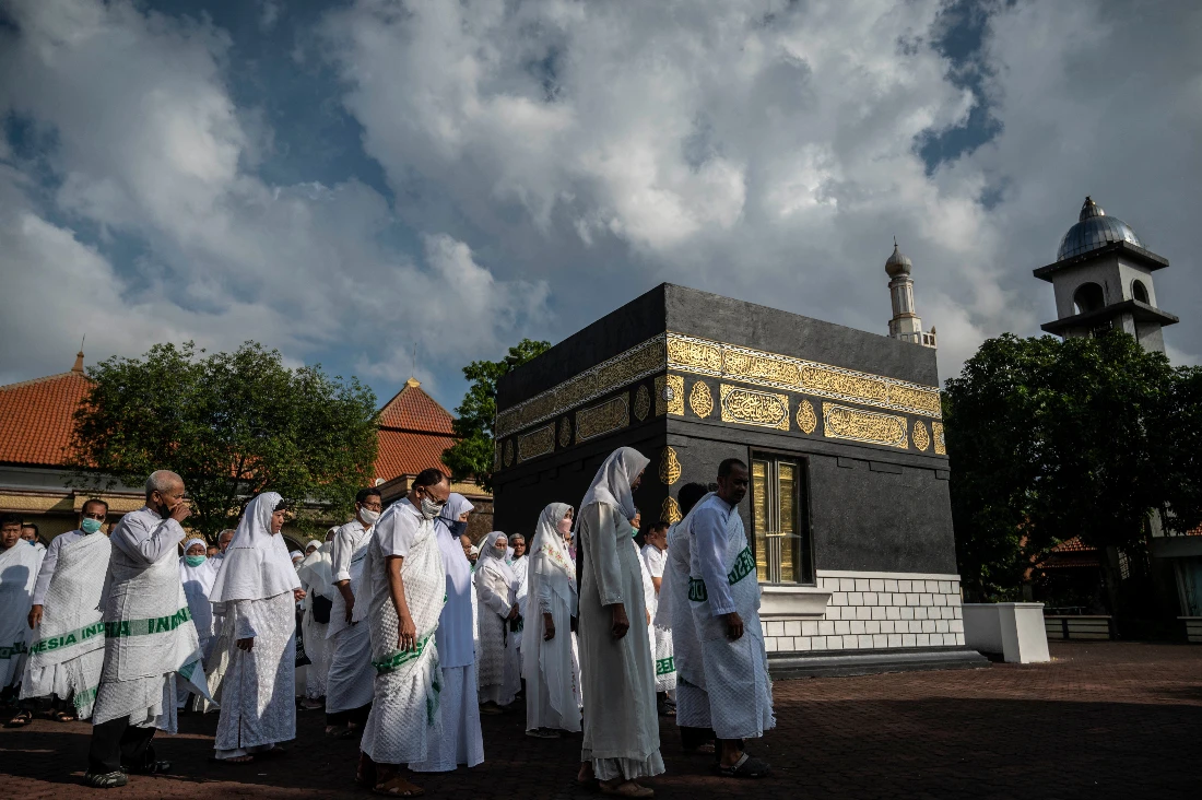 The Ministry of Hajj and Umrah earlier warned against suspicious sites and social media accounts offering unauthorized Hajj-related services. (AFP)