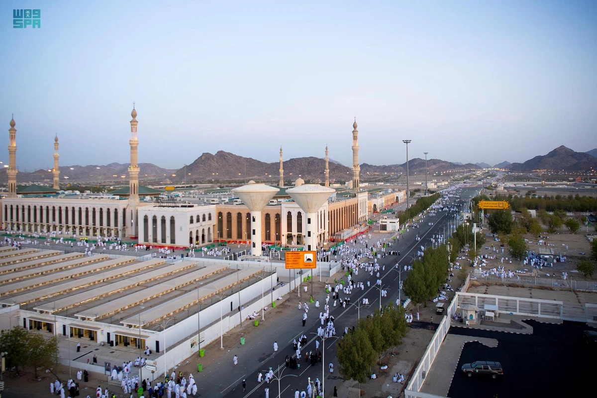 Muslim faithful on their way to Mount Arafat to pray. (@SPAregions)