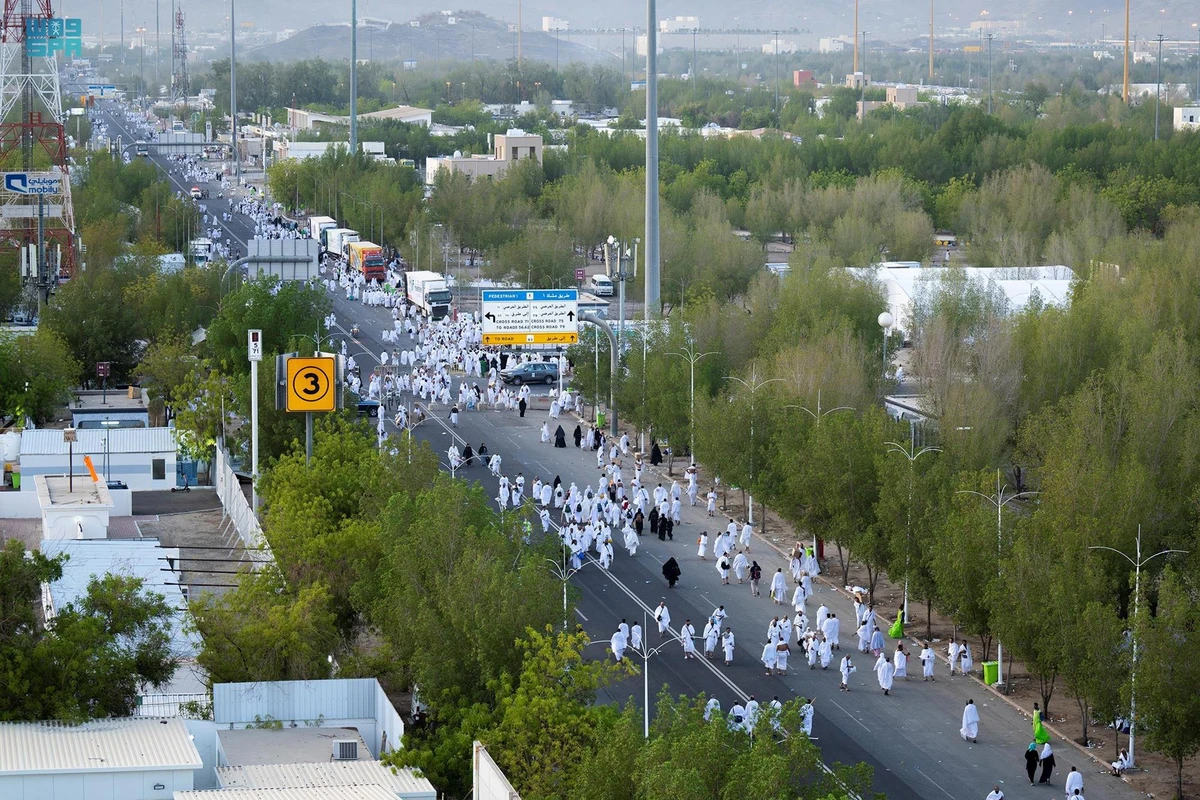 Muslim faithful on their way to Mount Arafat to pray. (@SPAregions)