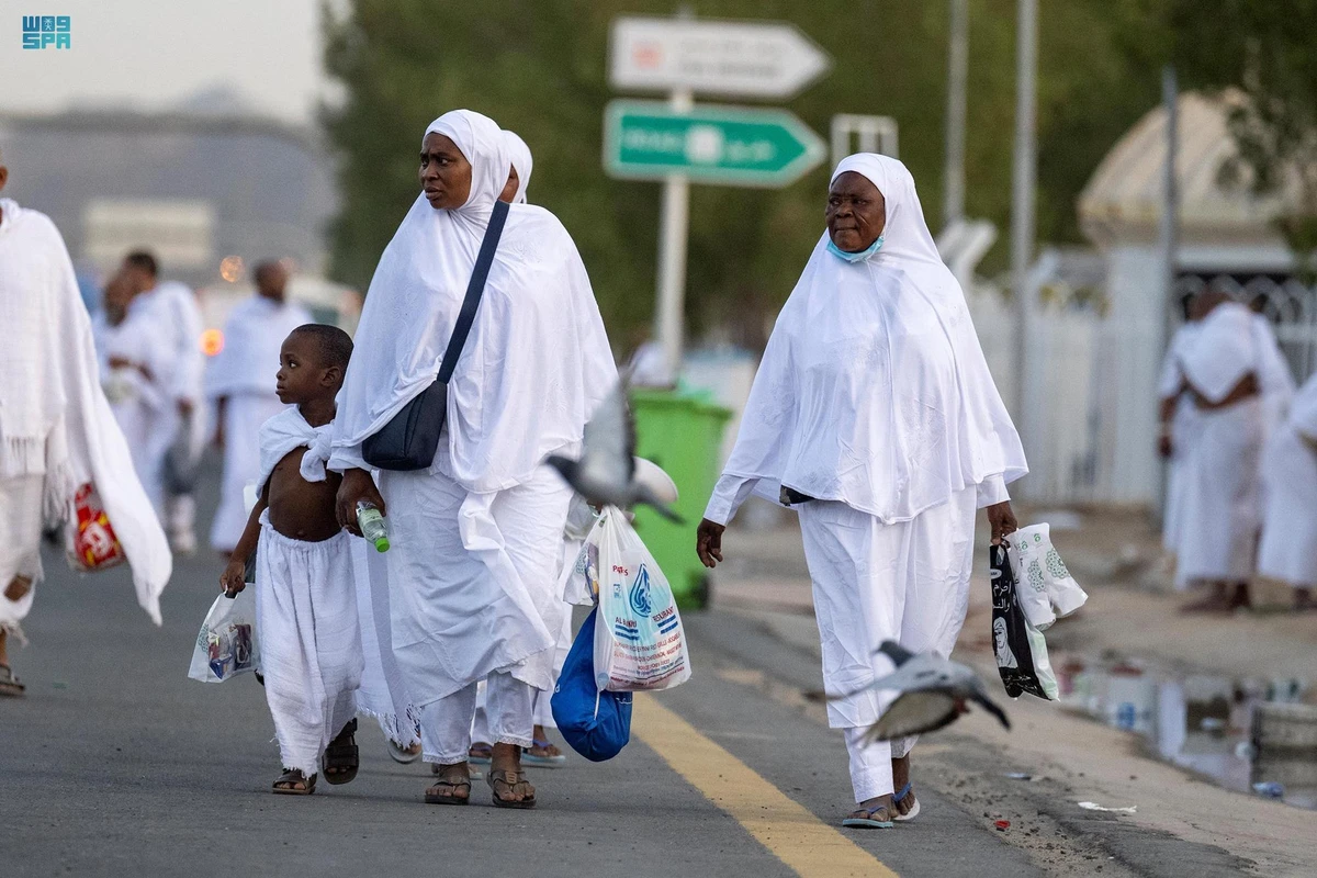 Muslim faithful on their way to Mount Arafat to pray. (@SPAregions)
