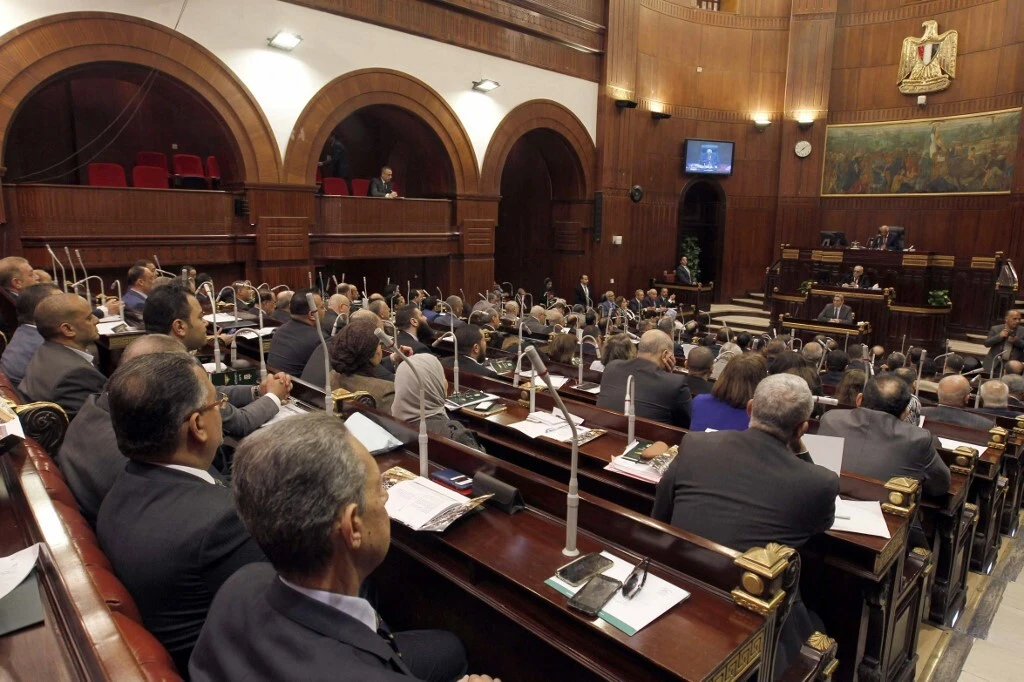 Egypt’s House of Representatives, the lower house of Parliament, has approved an agreement signed in March between Cairo and Riyadh regarding Saudi Arabia’s Public Investment Fund. (File/AFP)