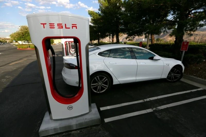 UAE In-Focus — Dubai Taxi to test Tesla Model 3;  policies approved to expedite circular economy transition