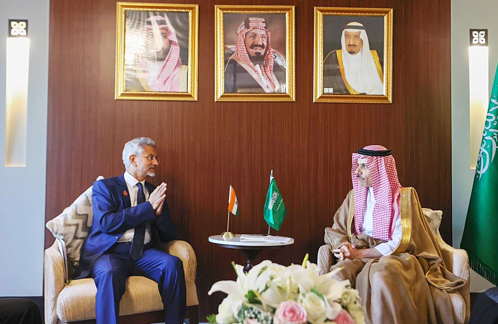 Saudi FM meets Indian counterpart in Bali. (Supplied)