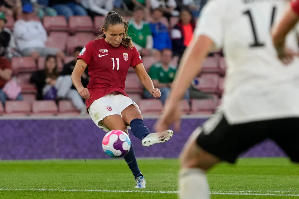 Norway rout Northern Ireland 4-1 at women’s Euros
