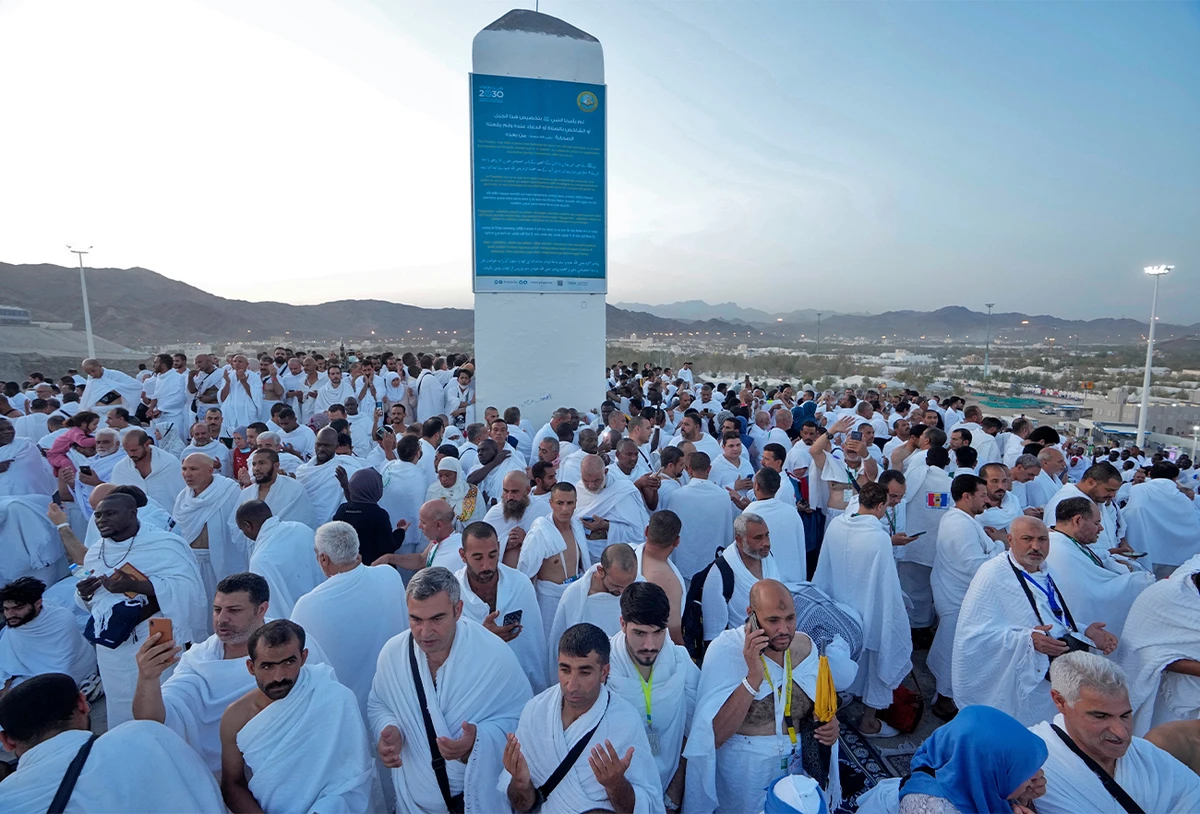 Muslim pilgrims pray at Mount Arafat as Hajj reaches apex